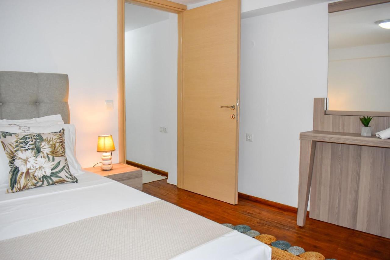 La Maison Plakes 3 Bdr Apt Szkiáthosz Kültér fotó