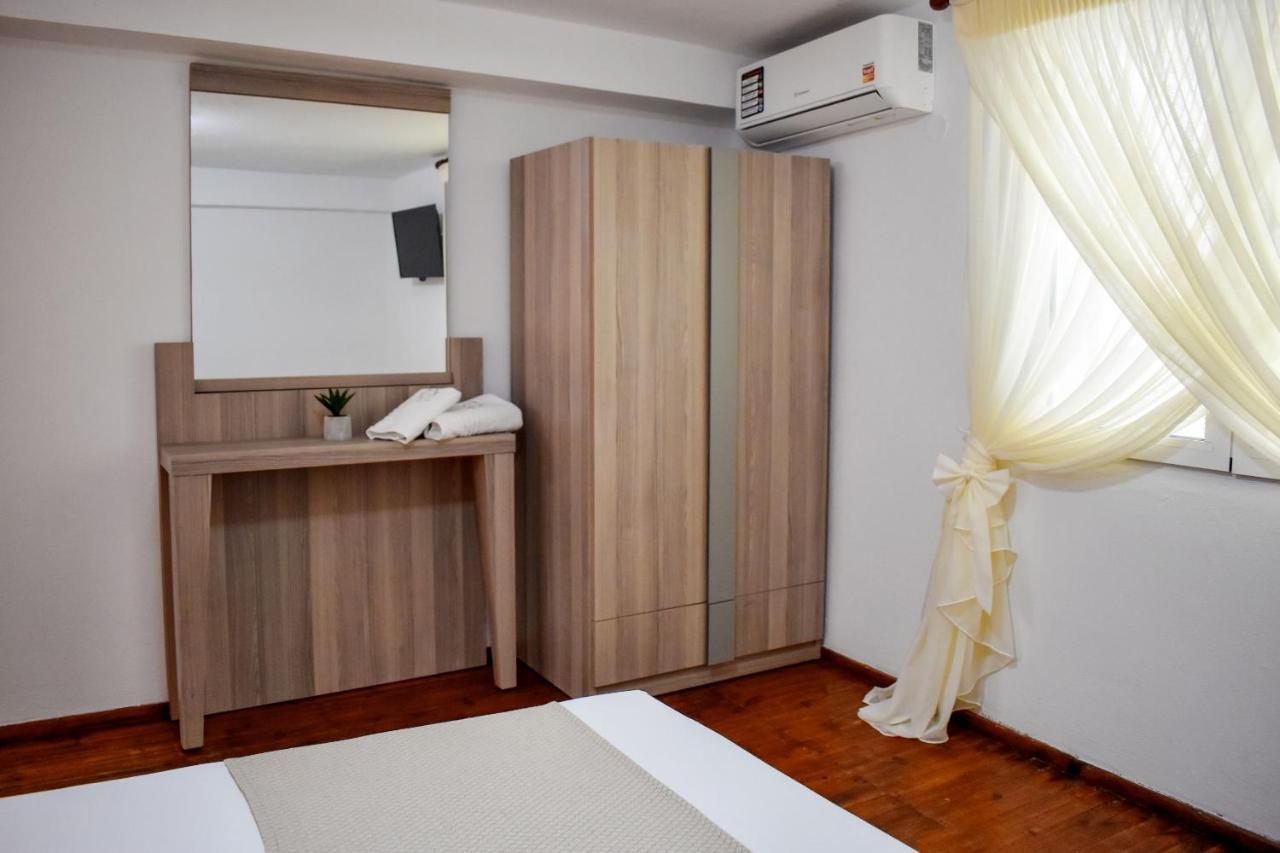 La Maison Plakes 3 Bdr Apt Szkiáthosz Kültér fotó